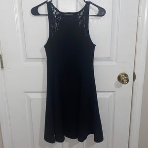 Black dress, side s